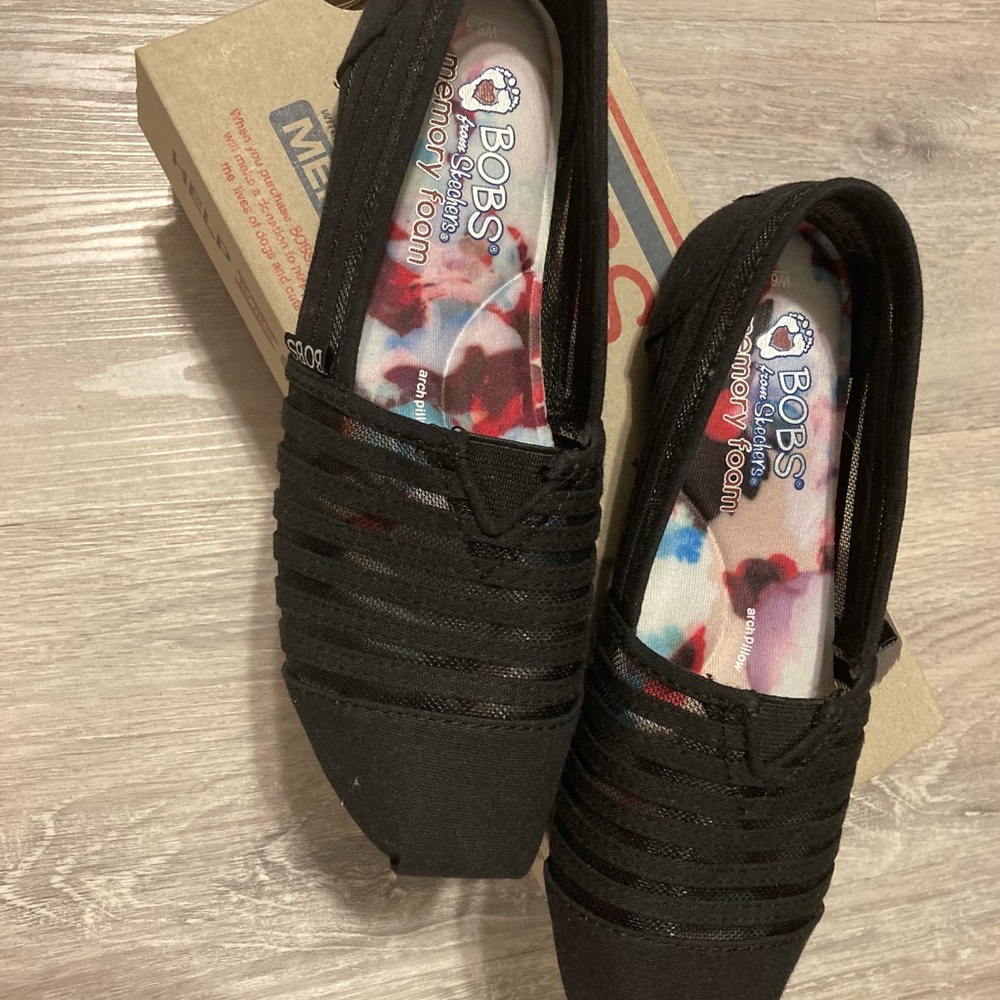 NWT Skechers Black Flat shoes